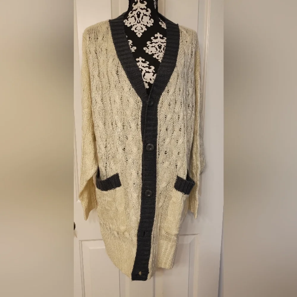 Sweater - Picture 1 of 4